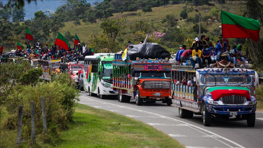 Más de 6.000 personas llegan en una minga indígena a Bogotá en Colombia