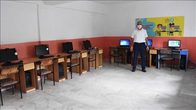 Atıl bilgisayarlar 'Reis müdür'ün elinde eğitime kazandırılıyor