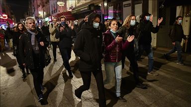 Fransa'da son 24 saatte 13 bin 243 Kovid-19 vakası görüldü