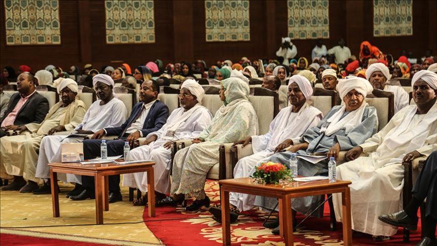 السودان.. "حزب الترابي" يدعو لحل الحكومة الانتقالية