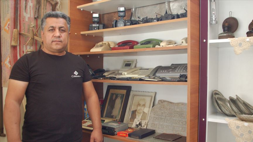 Kapı ve pencere üretim atölyesi adeta küçük bir müzeyi andırıyor