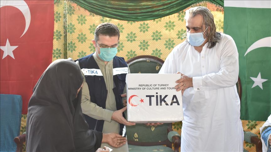Турция оказала помощь нуждающимся семьям в Пакистане