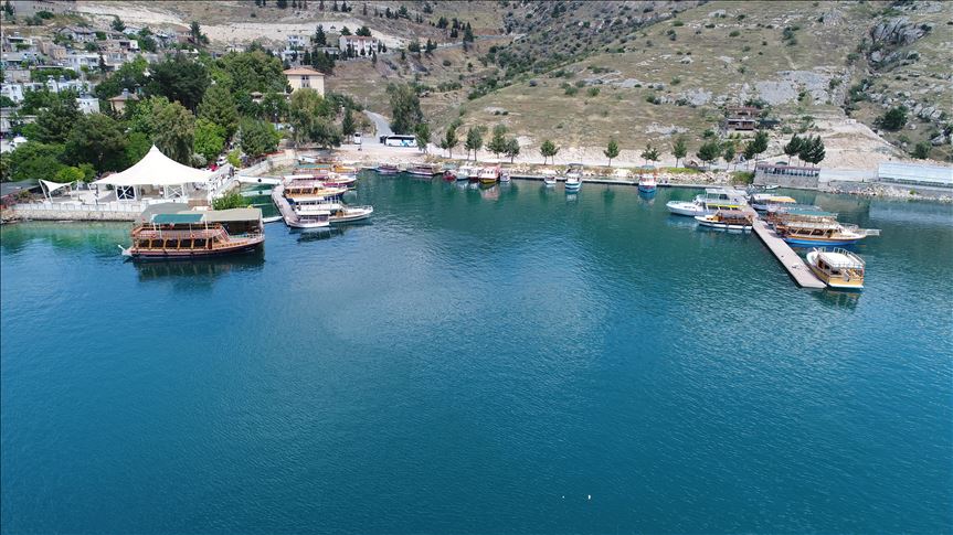 Li ser Çemê Feratê bi keştiyan va geriyan