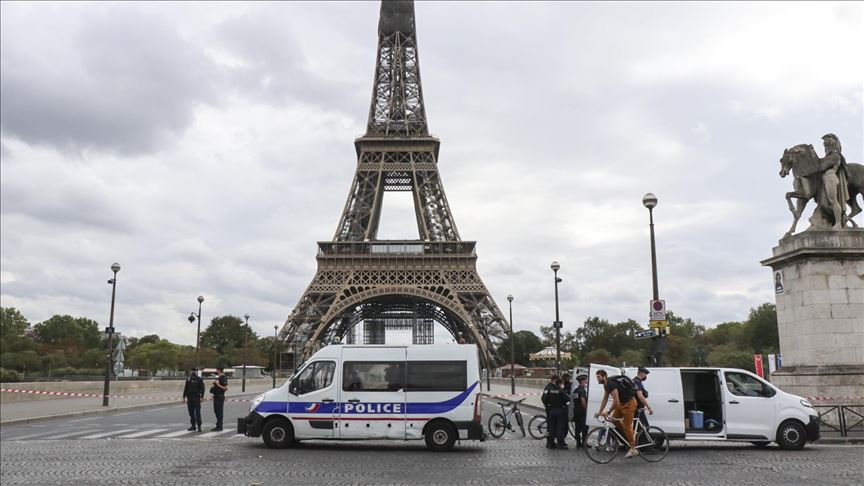 Muslim women suffer knife attack near Eiffel Tower