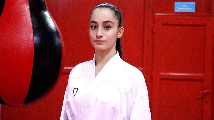 Kilosundan kurtulmak için başladığı karatede 'yılın sporcusu' seçildi