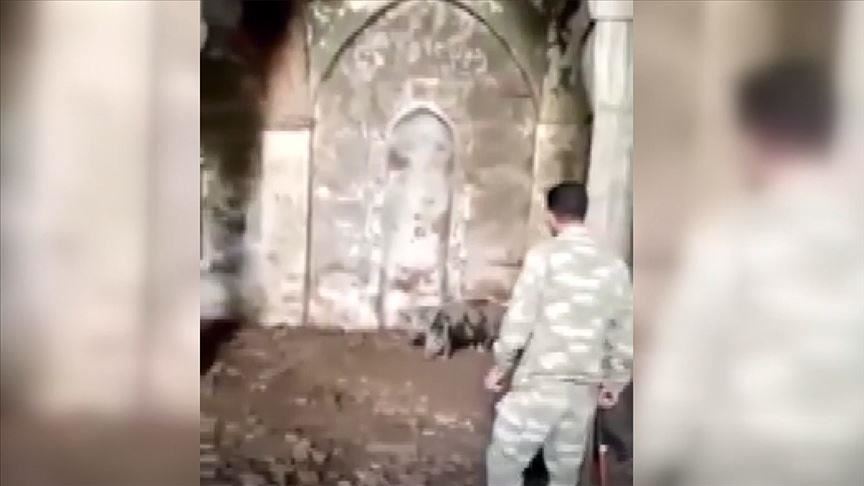 Армяне держали свиней в мечетях Азербайджана