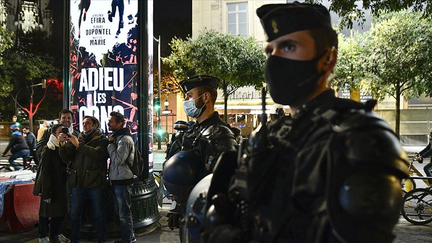 Fransa'da gece sokağa çıkma yasağı uygulanacak bölge sayısı 54'e yükseltildi