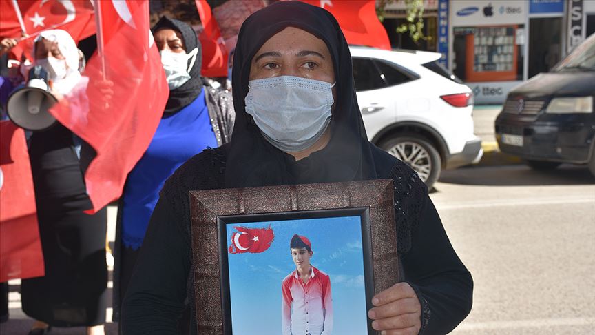 Oğlu 14 yaşında dağa kaçırılan anne Aslan: Çocuklarımız çarşının yolunu bilmezken onları ciğerimizden koparıp aldılar