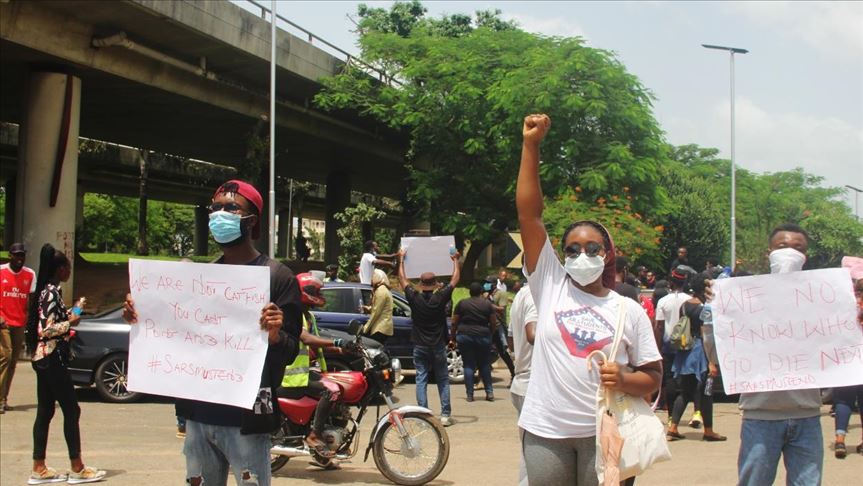 El presidente de Nigeria insta a los manifestantes a abandonar las calles en medio de las protestas