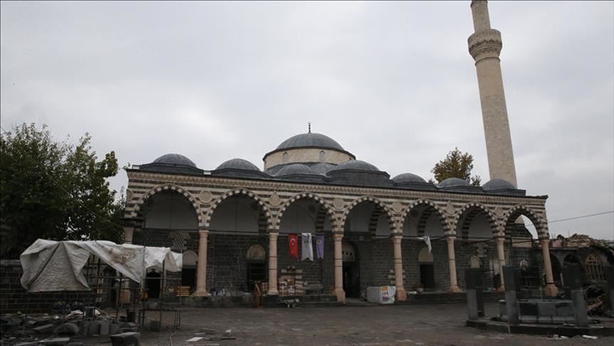 Di bawah pendudukan Armenia, masjid berubah jadi kandang babi 