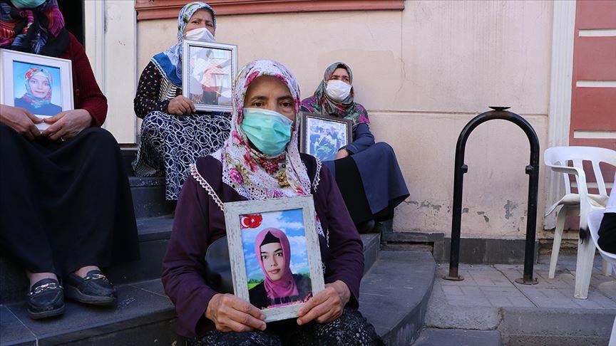 Hatîce Levent: Sûcê me çi ye? Em ewladên xwe dixwazin