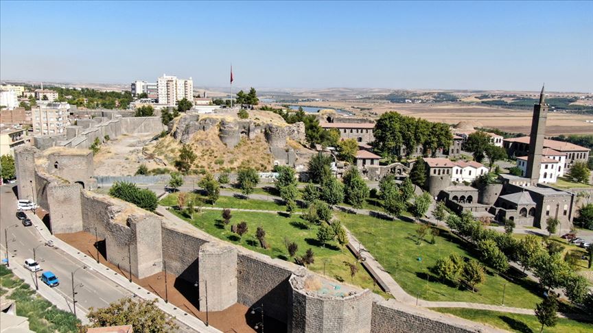 'Cezeri'nin uçuş denemesinin Diyarbakır'da yapılması önerisine Selçuk Bayraktar'dan destek