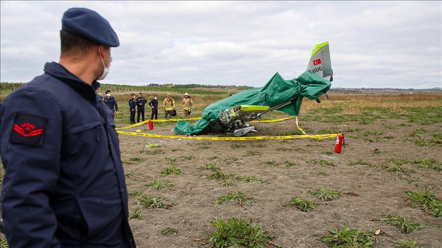 Büyükçekmece’de boş araziye düşen eğitim uçağının pilotu hayatını kaybetti