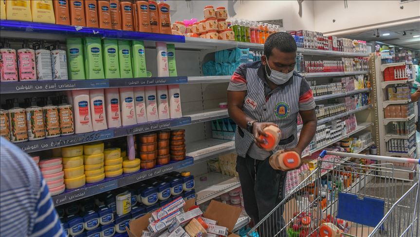 Arab trade groups boycott French products over insults