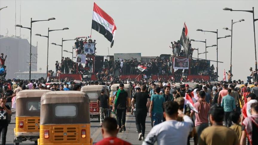 آلاف العراقيين يتظاهرون في الذكرى الأولى للحراك الشعبي