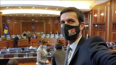 Poslanik Skupštine Kosova s porukom na maski "Volim Muhammeda"