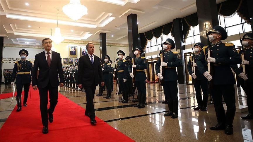دیدار وزرای دفاع ترکیه و قزاقستان در نورسلطان