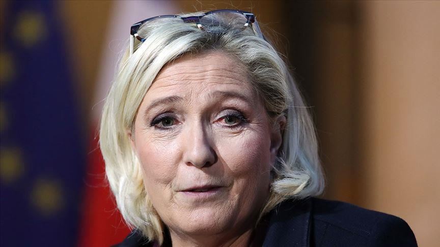 Far-right French leader demands sweeping headscarf ban