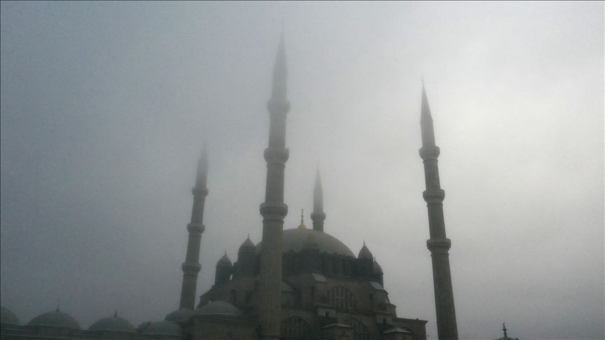 Turquie: La Mosquée Selimiye d'Edirne recouverte d'un épais brouillard, cartepostalesque !