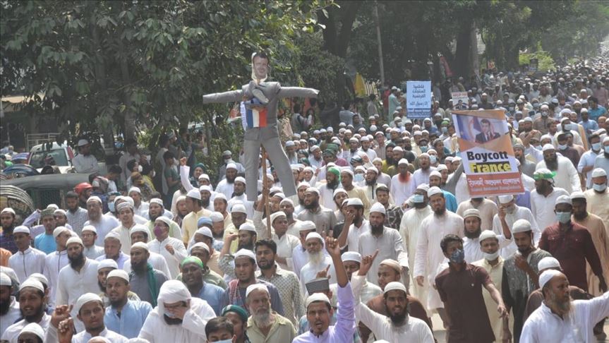 Bangladesh: Thousands protest anti-Islam acts of France