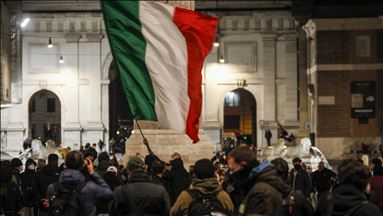 Nuevas medidas para combatir al coronavirus provocan protestas en Italia