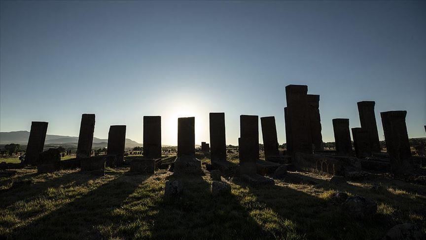 العراق.. الحكومة تستأنف فتح مقابر جماعية لضحايا "داعش" 