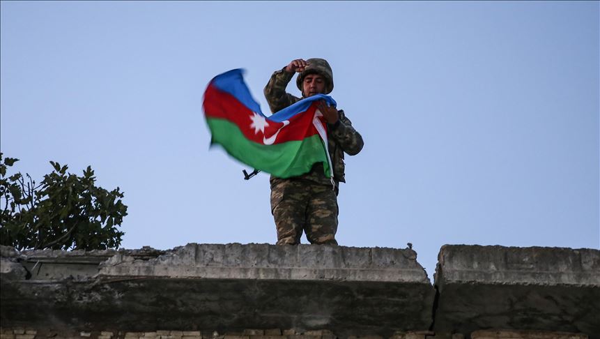 Azerbaiyanos envían cartas de apoyo a sus soldados en el frente