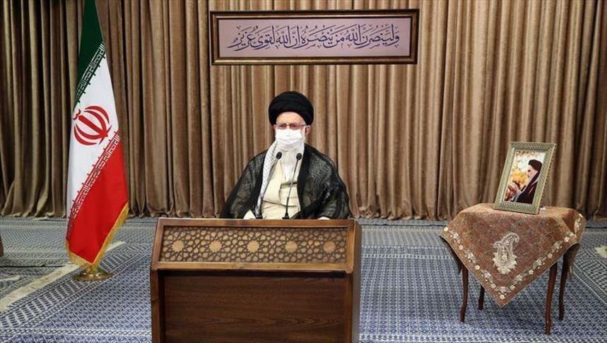 خامنئي: دفاع ماكرون عن الإساءة للإسلام ونبيه تصرف "أحمق"