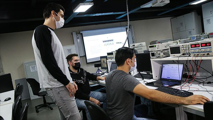 Bahcesehir Universitesi Sanal Laboratuvarlar Ile Hibrit Egitime Yeni Bir Soluk Getiriyor