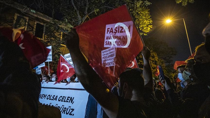 Sivil toplum kuruluşlarından Fransa'ya büyükelçilik önünde kınama