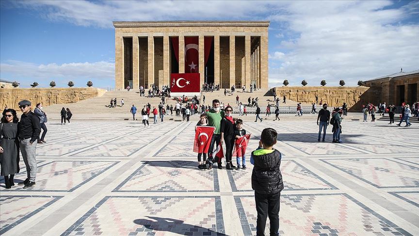 binlerce vatandas cumhuriyet bayrami