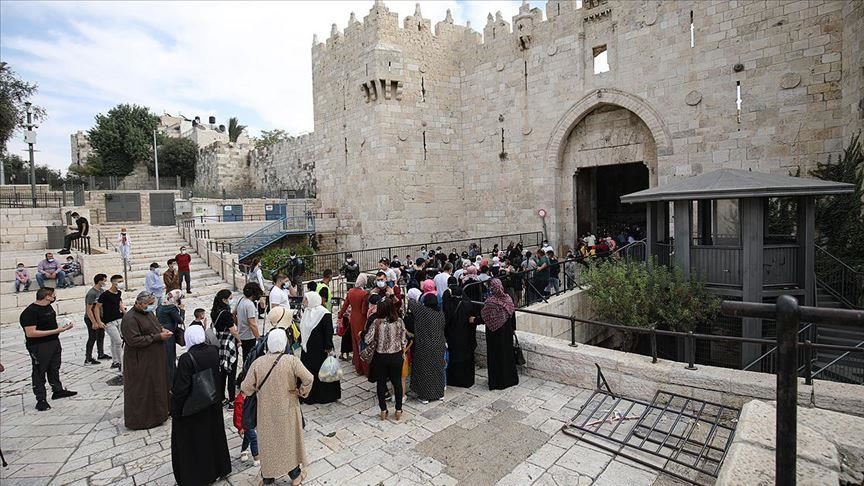 Israeli police limit Palestinians' access to Al-Aqsa