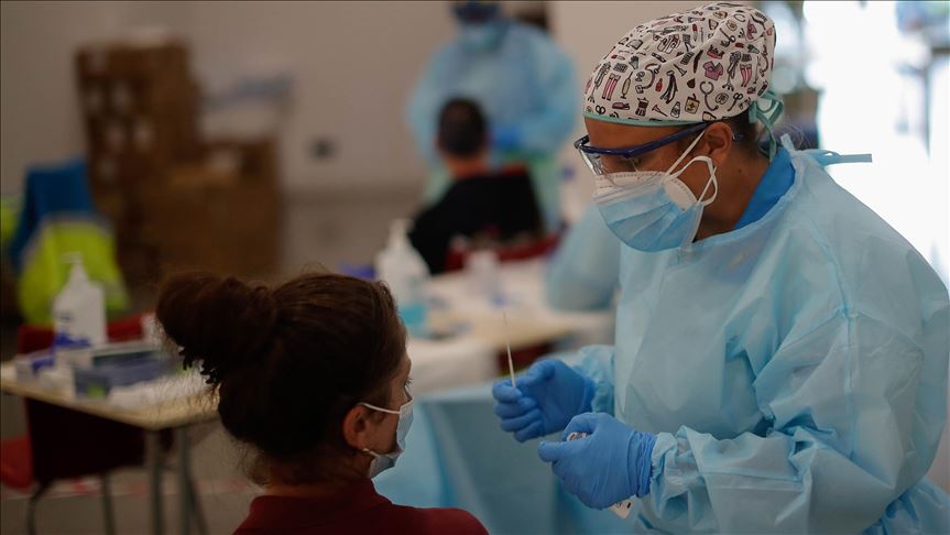 España registra máximo de contagios diarios en toda la pandemia con más de 23.500 casos de COVID-19