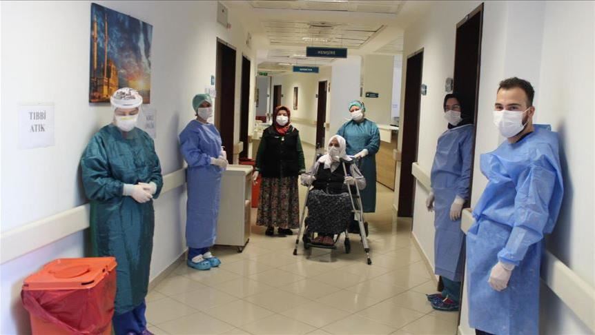 Во Турција 110-годишна старица го победи коронавирусот