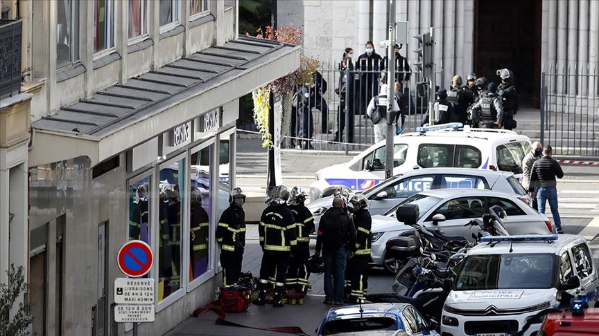 Fransa'nın Nice kentinde bıçaklı saldırı
