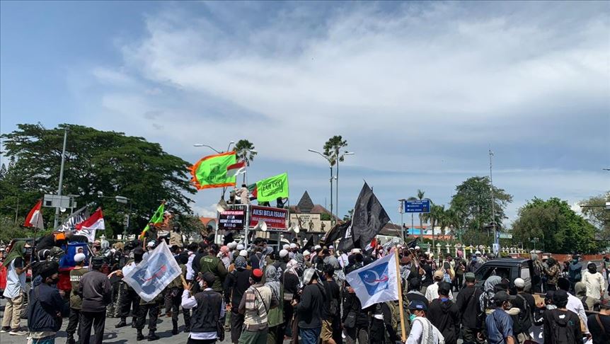 Umat Muslim Indonesia berunjuk rasa kecam Presiden Prancis Emmanuel Macron