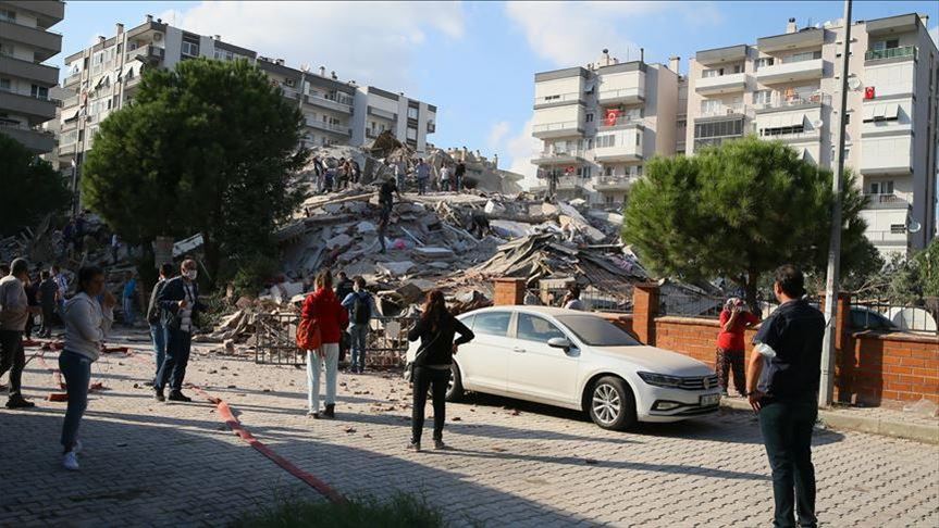 مصرع 4 أشخاص في زلزال إزمير 