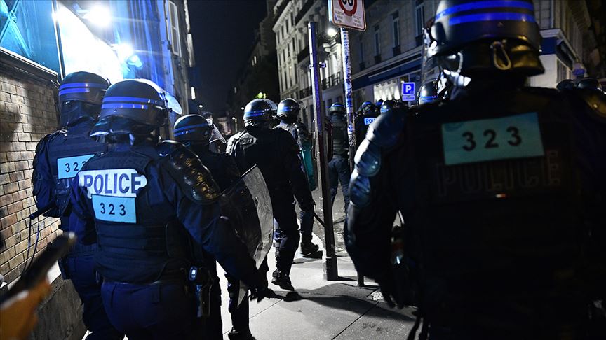 Fransa'da Ermeni eylemcileri protesto eden Türklere polis müdahalesi 