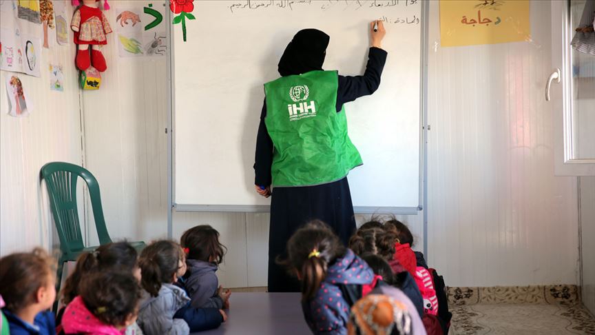 Suriye'de insan hayatına dokunan İHH savaş çocuklarının eğitimi için de çalışıyor