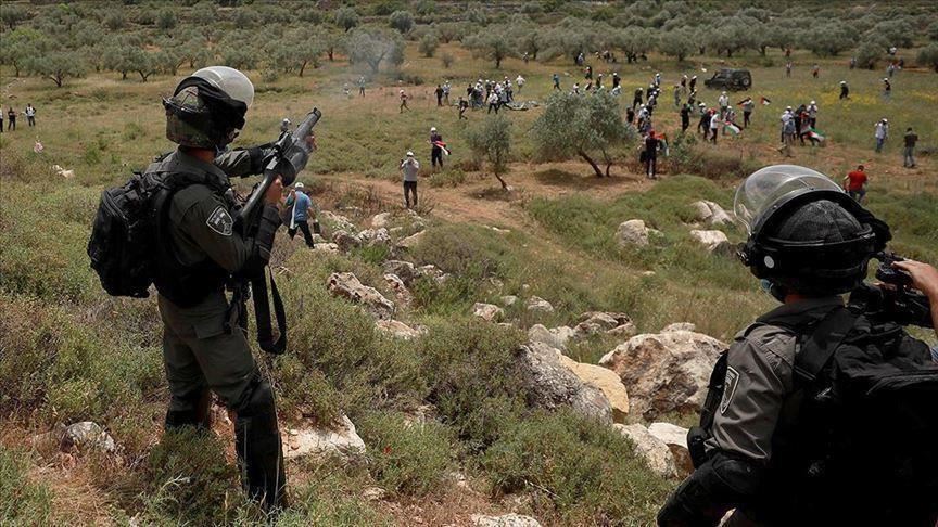 إصابة فلسطينيين خلال تفريق الجيش الإسرائيلي مسيرات بالضفة