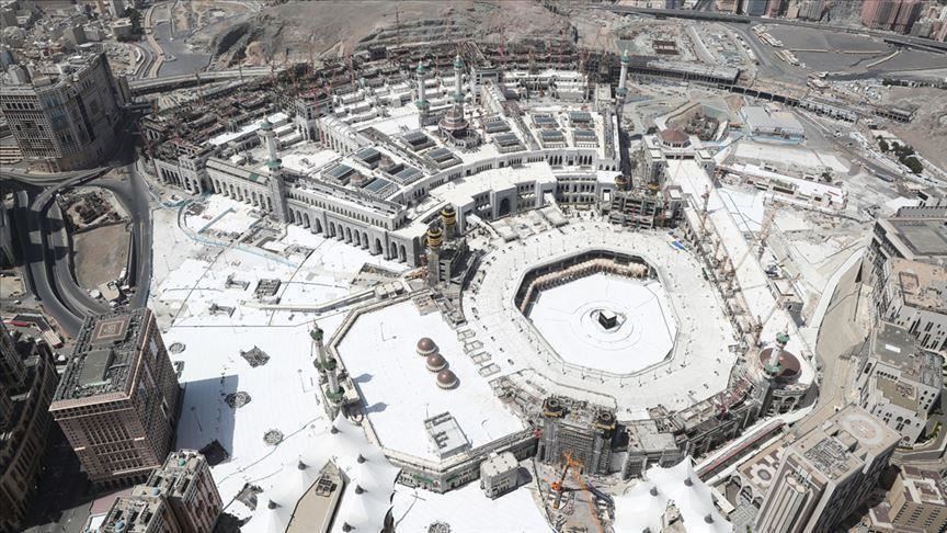 Driver crashes car into gate of Mecca’s Grand Mosque