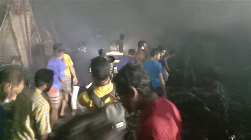 Bangladesh: Huge fire guts shanties, injures 4