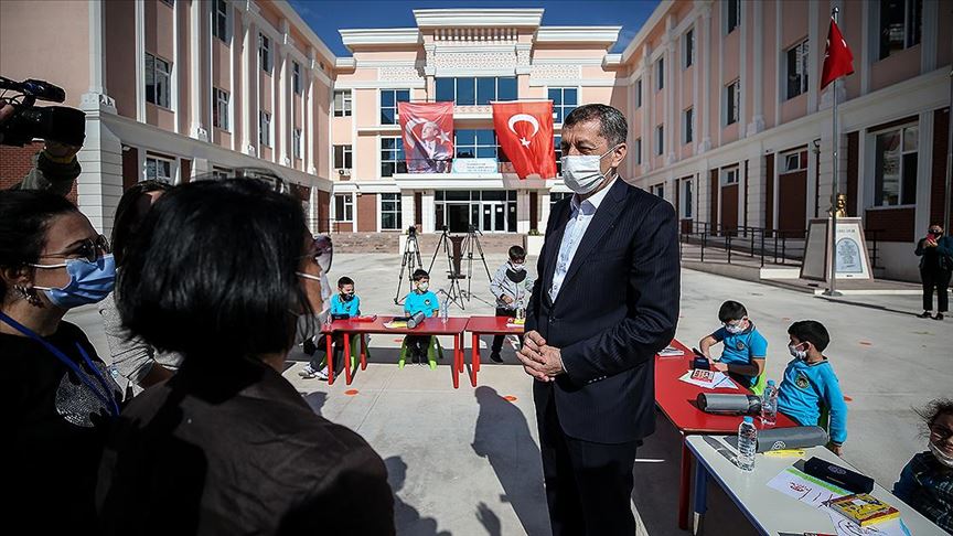 Milli Eğitim Bakanı Selçuk: İzmir'de okullarımızla ilgili endişe edilecek durum yok
