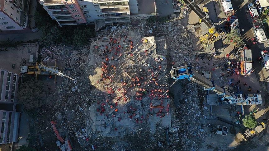 İzmir'de can kaybı 49'a yükseldi