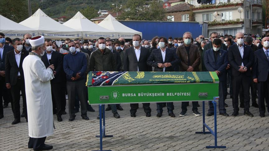 Depremde hayatını kaybeden 10 yaşındaki Elif son yolculuğuna uğurlandı
