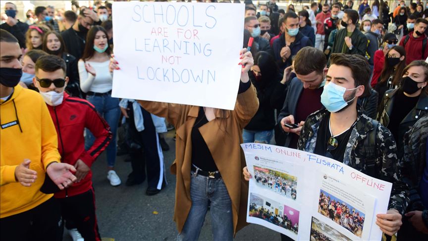 Shqipëri, studentët protestë kundër mësimit online