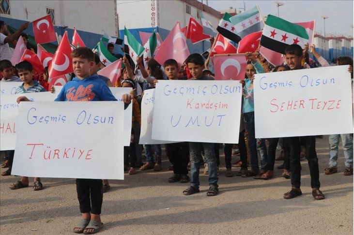 أيتام سوريون بإدلب يتضامنون مع أهالي إزمير التركية