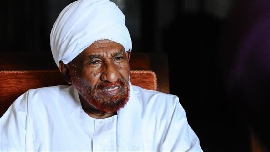 السودان.. نقل الصادق المهدي إلى الإمارات للعلاج