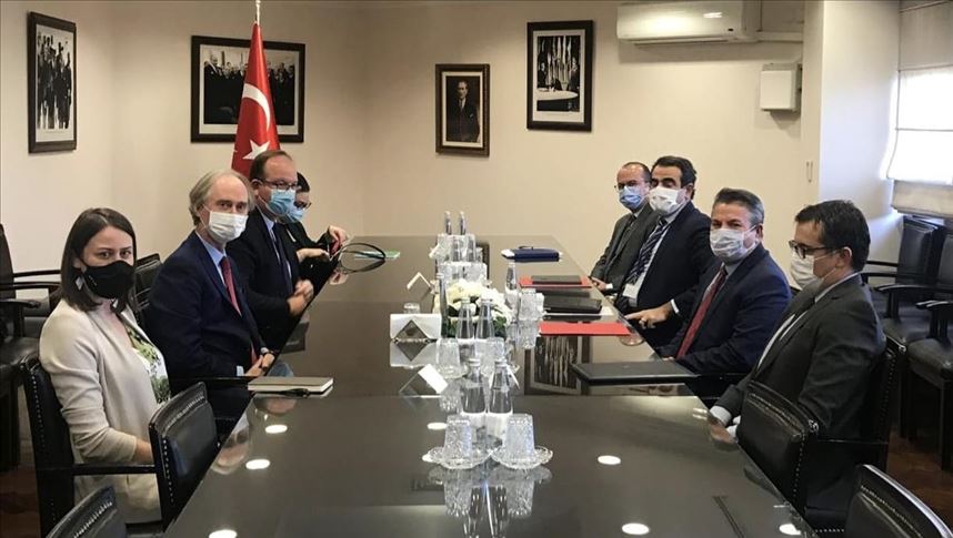 نائب وزير الخارجية التركي يبحث مع بيدرسون التطورات في سوريا
