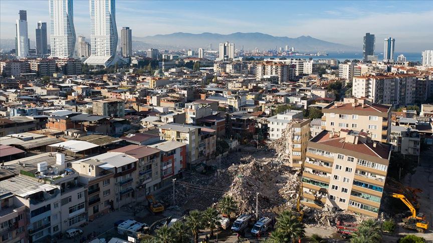 ارتفاع عدد ضحايا زلزال إزمير إلى 105 قتلى